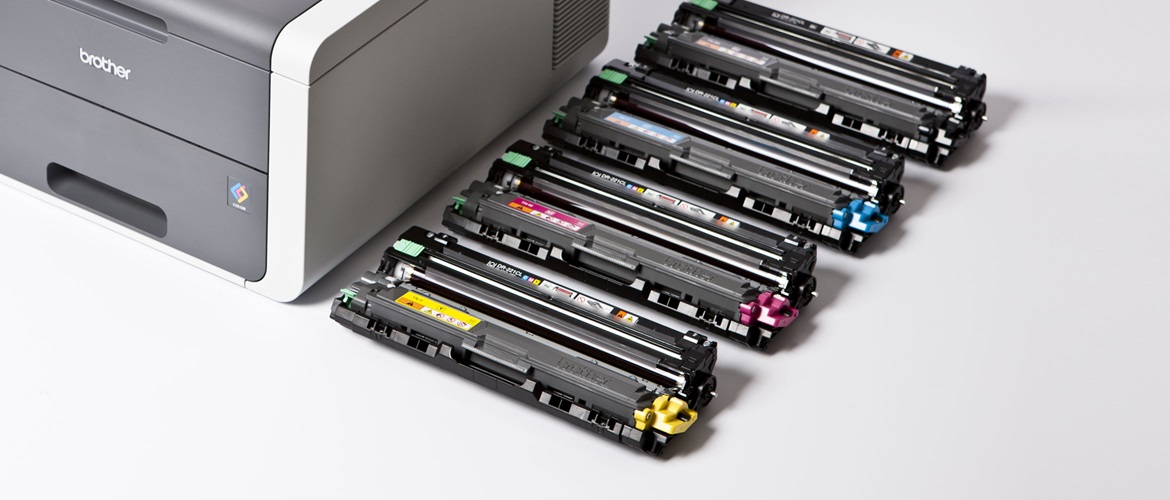 Original Brother tonere ved siden af printer