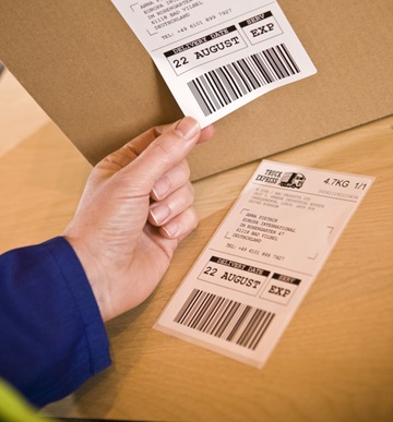 Labels med sregkoder og en kasse